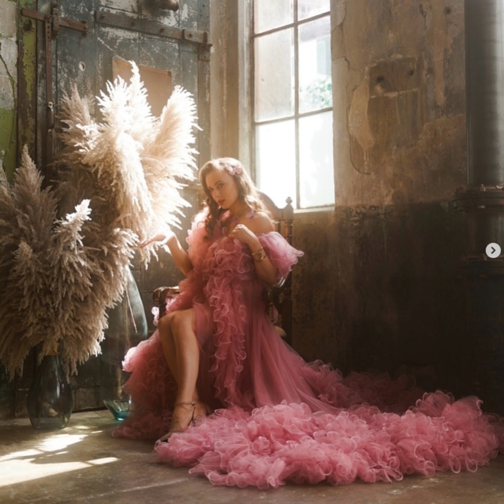 Elegant Pink Ruffled Gown - Picture 4 of 10